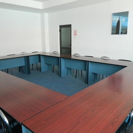 Hotel Iris Tirnaveni Екстер'єр фото