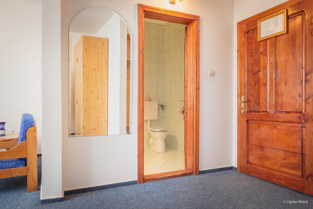 Hotel Iris Tirnaveni Екстер'єр фото