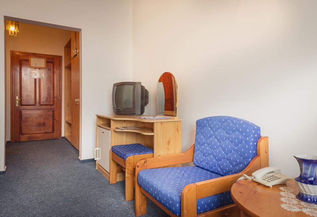 Hotel Iris Tirnaveni Екстер'єр фото