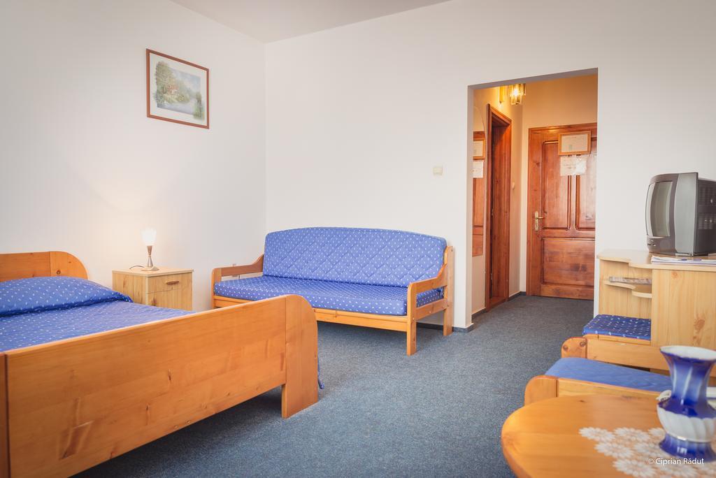Hotel Iris Tirnaveni Екстер'єр фото