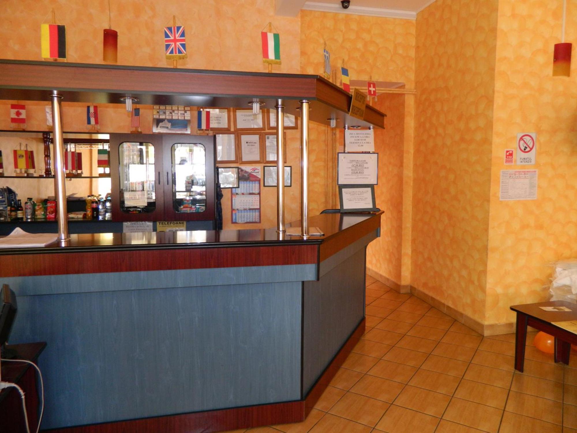 Hotel Iris Tirnaveni Екстер'єр фото