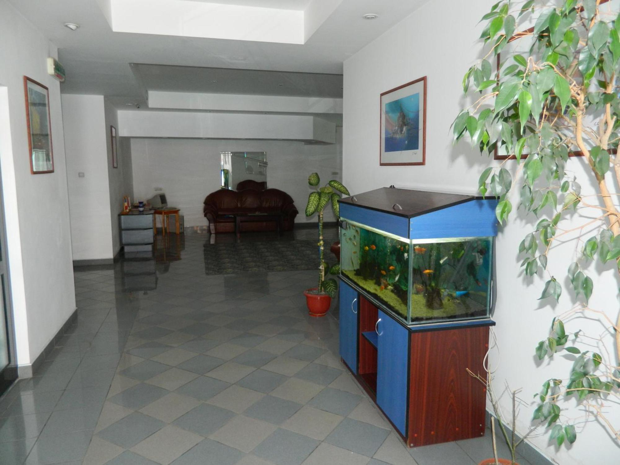 Hotel Iris Tirnaveni Екстер'єр фото