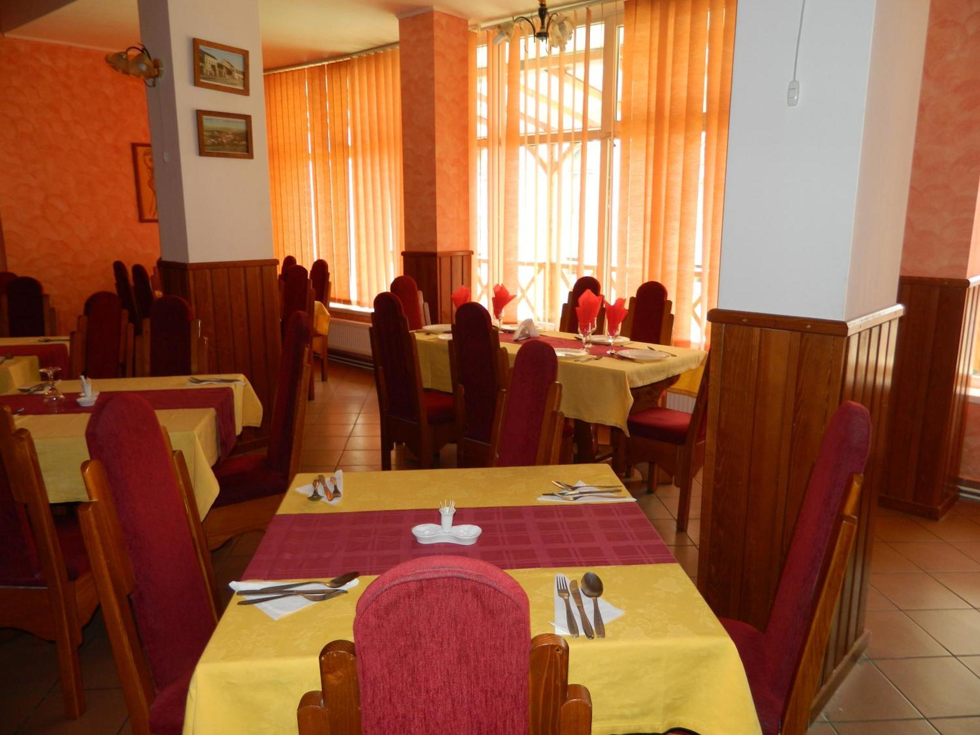 Hotel Iris Tirnaveni Екстер'єр фото