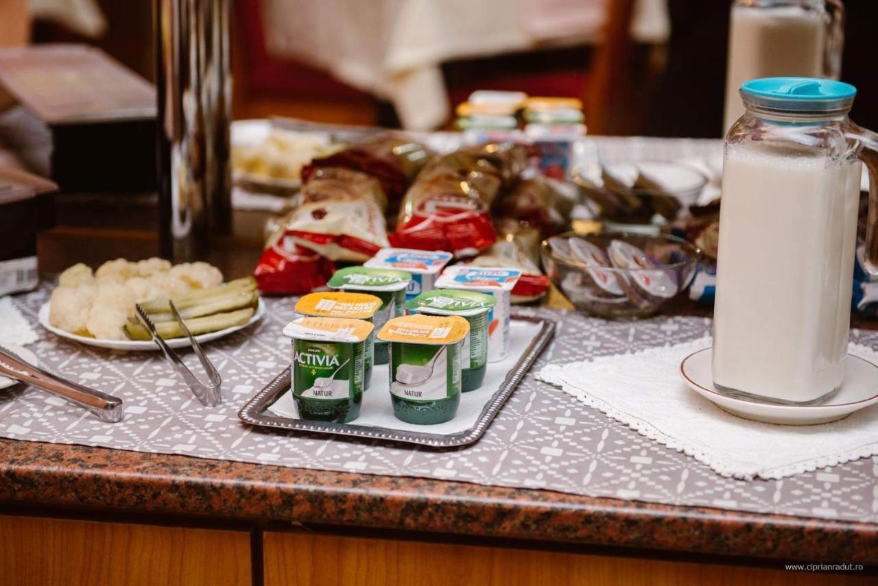 Hotel Iris Tirnaveni Екстер'єр фото