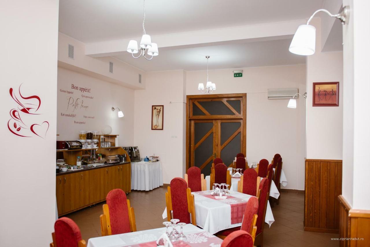 Hotel Iris Tirnaveni Екстер'єр фото