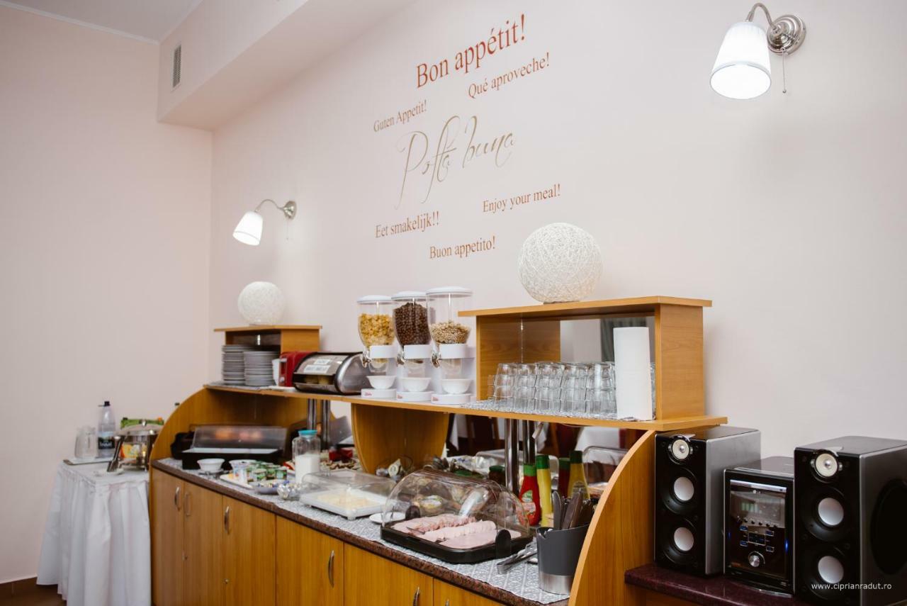 Hotel Iris Tirnaveni Екстер'єр фото