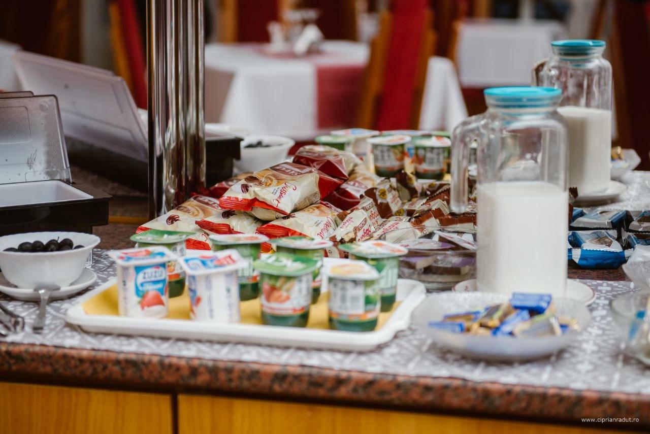 Hotel Iris Tirnaveni Екстер'єр фото