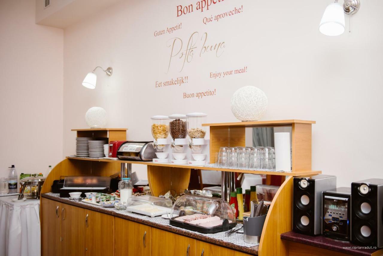 Hotel Iris Tirnaveni Екстер'єр фото
