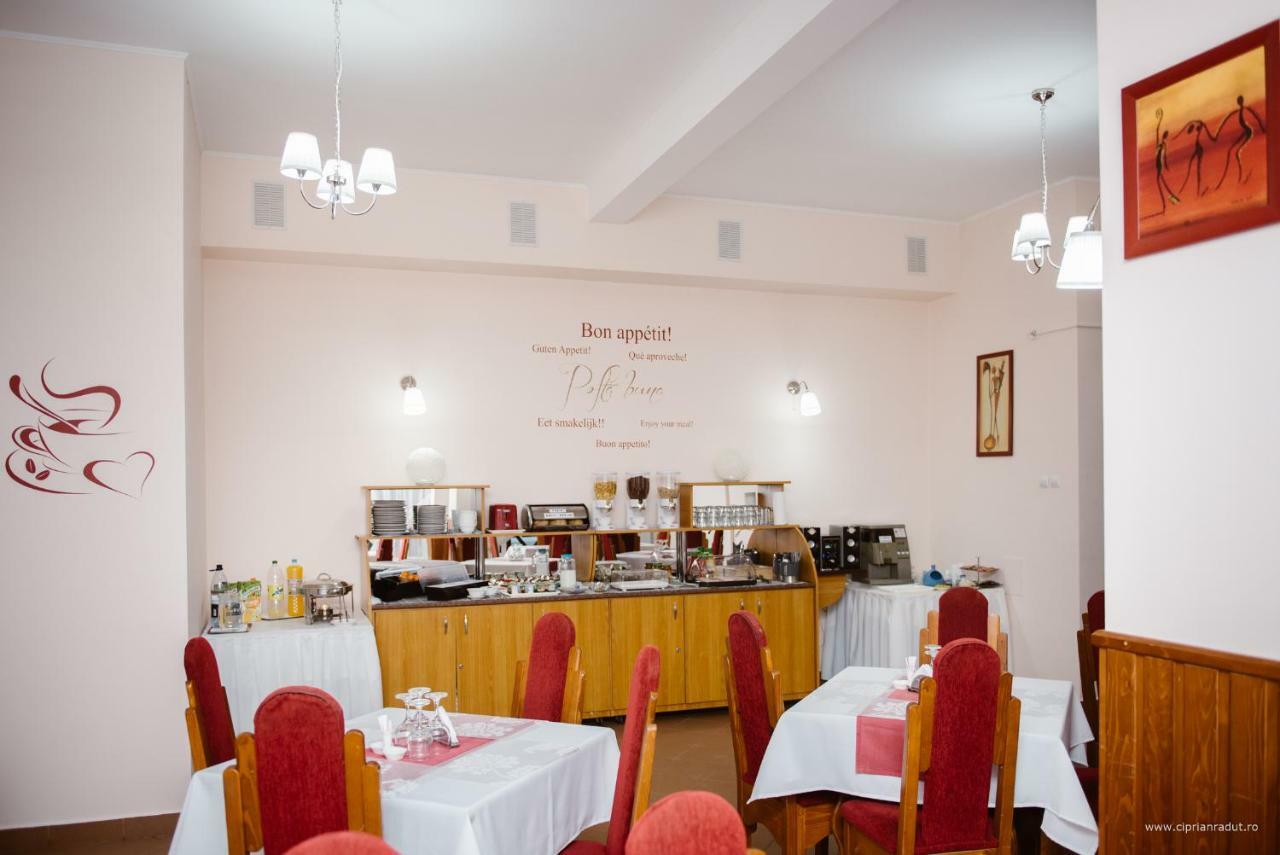 Hotel Iris Tirnaveni Екстер'єр фото