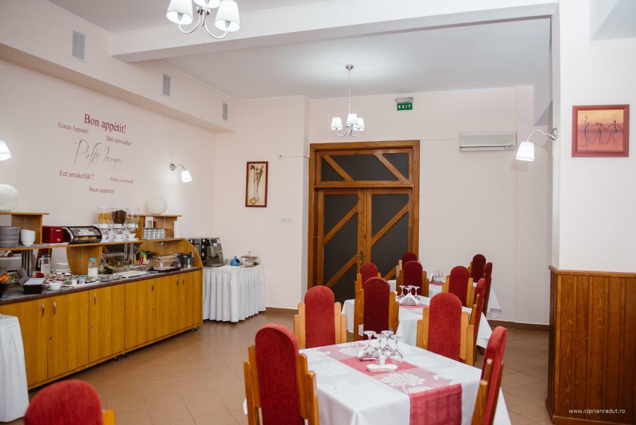 Hotel Iris Tirnaveni Екстер'єр фото