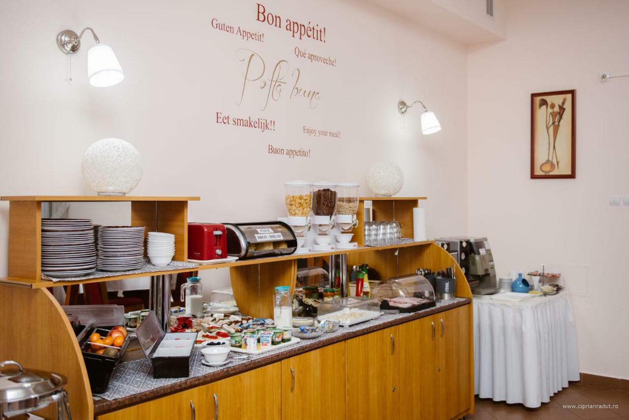 Hotel Iris Tirnaveni Екстер'єр фото