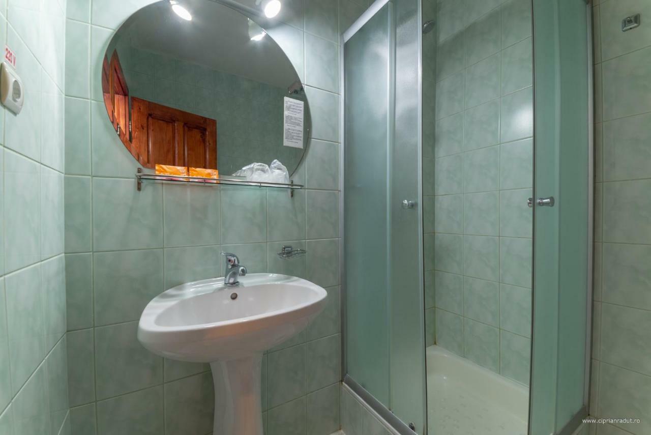 Hotel Iris Tirnaveni Екстер'єр фото